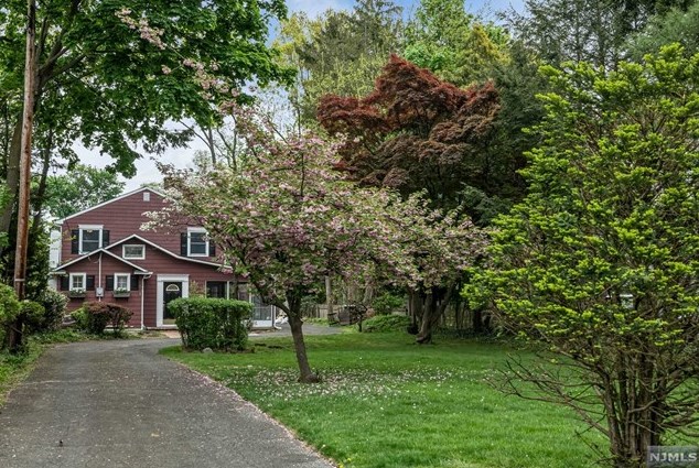 317 Pleasant Ave, Ridgewood NJ  07450-2836 exterior