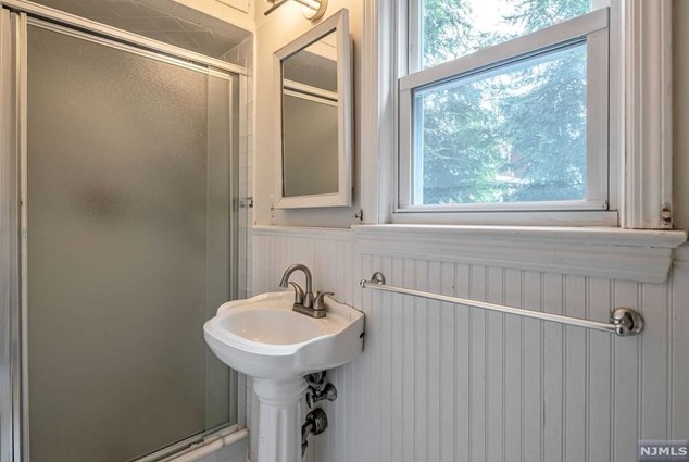 317 Pleasant Ave, Ridgewood NJ  07450-2836 exterior