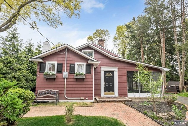 317 Pleasant Ave, Ridgewood NJ  07450-2836 exterior