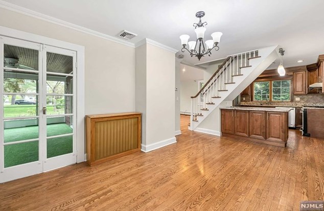 317 Pleasant Ave, Ridgewood NJ  07450-2836 exterior