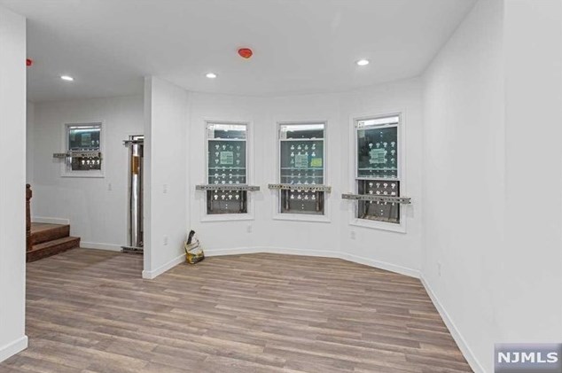 210 Custer Ave, Newark NJ 07112-2139 exterior