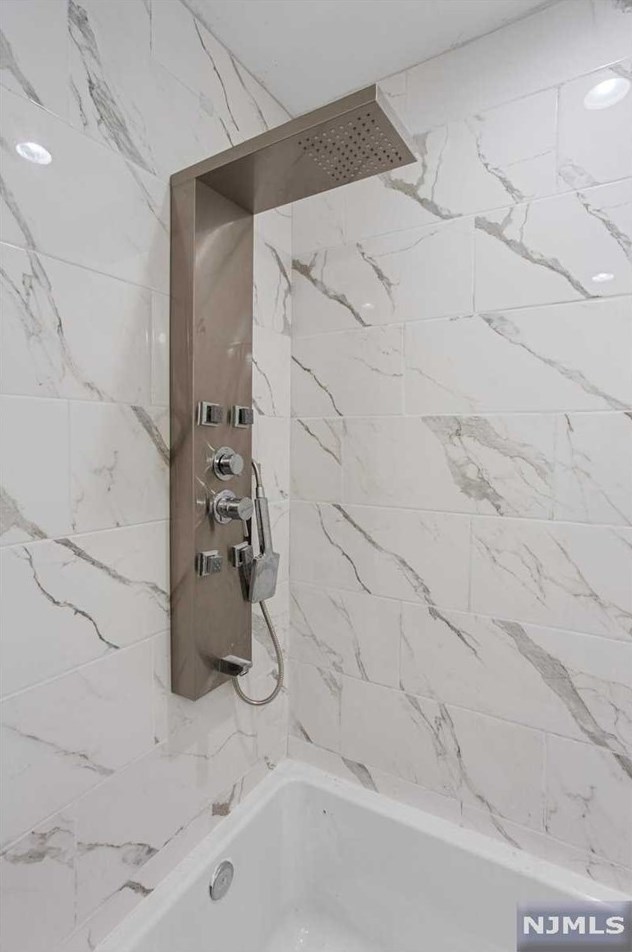 210 Custer Ave, Newark NJ 07112-2139 exterior