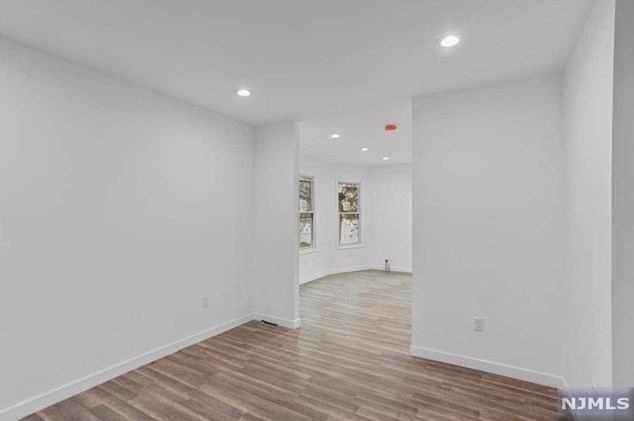 210 Custer Ave, Newark NJ 07112-2139 exterior