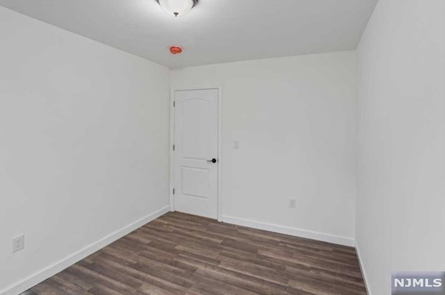 210 Custer Ave, Newark NJ 07112-2139 exterior