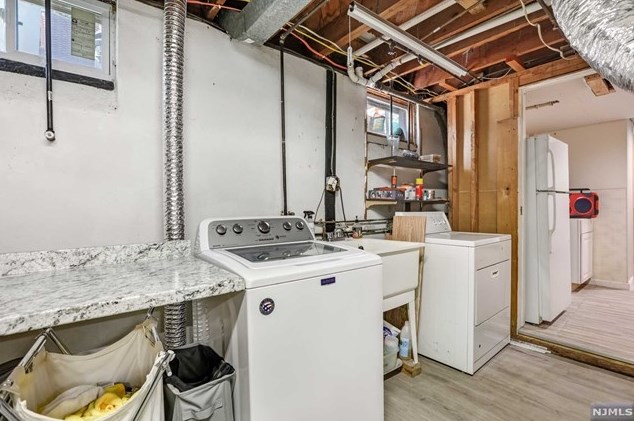 277 Lincoln Blvd, Emerson NJ 07630-1038 exterior