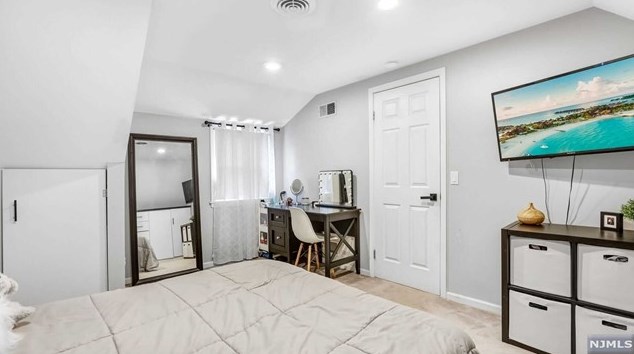 277 Lincoln Blvd, Emerson NJ 07630-1038 exterior