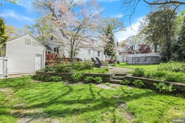 277 Lincoln Blvd, Emerson NJ 07630-1038 exterior