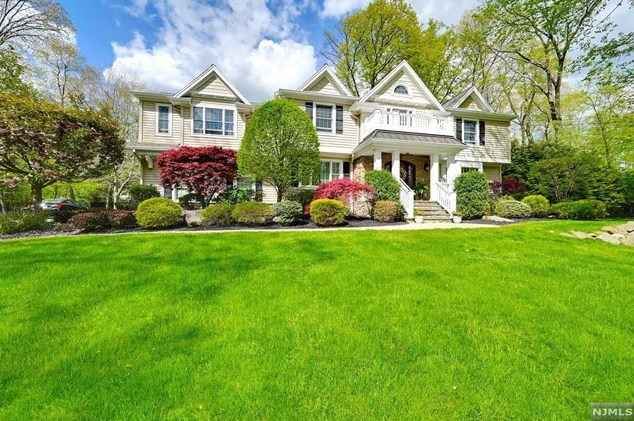 3 Lark Ln, Montvale NJ  07645-1131 exterior