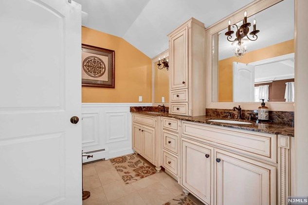 3 Lark Ln, Montvale NJ  07645-1131 exterior