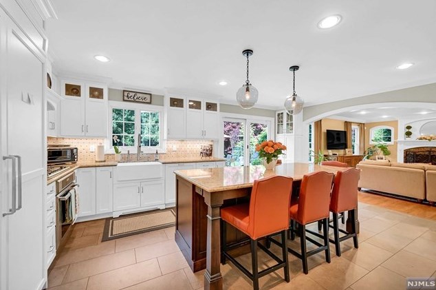 3 Lark Ln, Montvale NJ  07645-1131 exterior