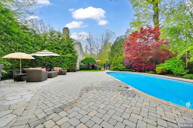 3 Lark Ln, Montvale NJ  07645-1131 exterior