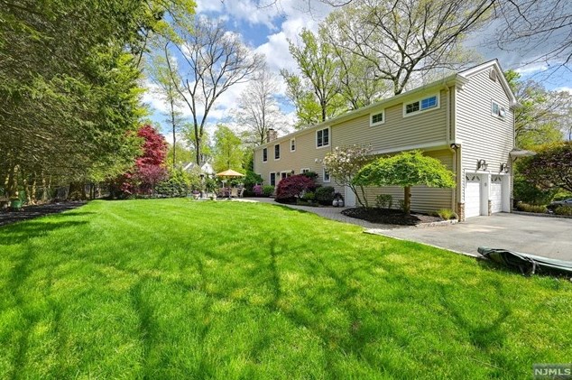 3 Lark Ln, Montvale NJ  07645-1131 exterior