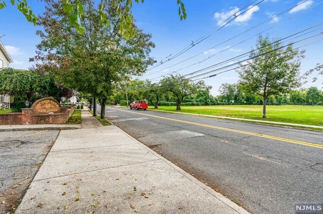 48 Main St, Little Ferry NJ  07643-1550 exterior