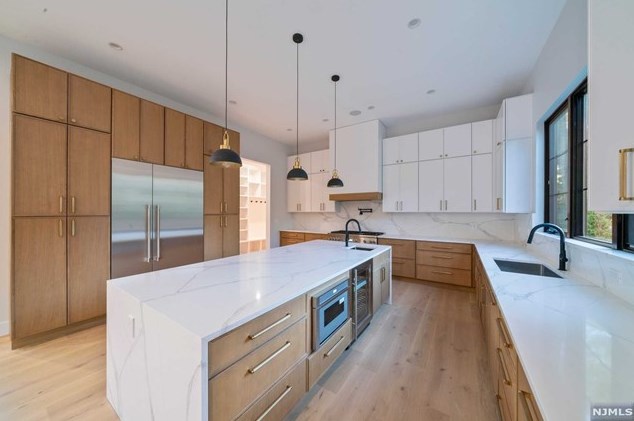 116 Lk Rd, Demarest NJ 07627-2236 exterior