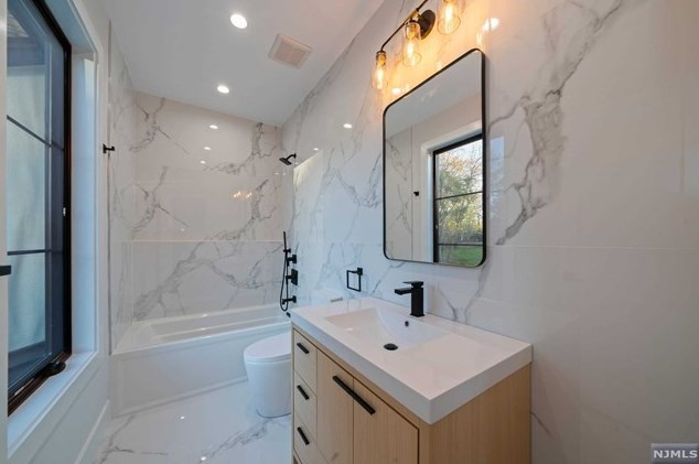 116 Lk Rd, Demarest NJ 07627-2236 exterior