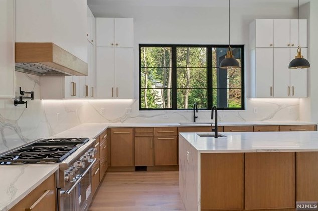 116 Lk Rd, Demarest NJ 07627-2236 exterior