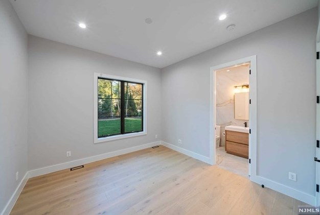 116 Lk Rd, Demarest NJ 07627-2236 exterior