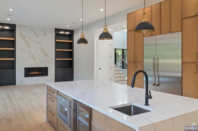 116 Lk Rd, Demarest NJ 07627-2236 exterior