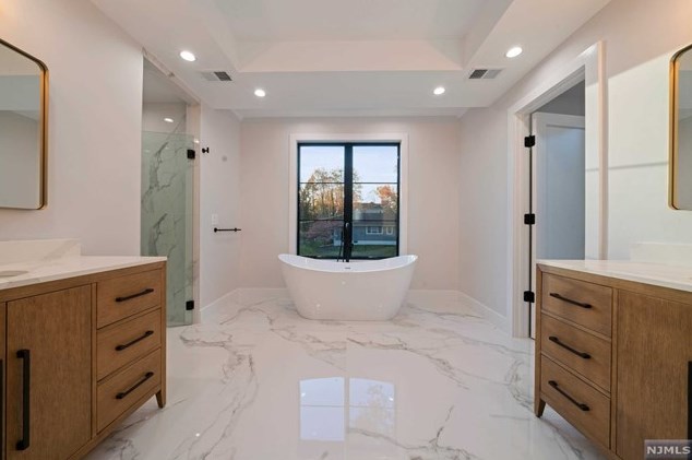 116 Lk Rd, Demarest NJ 07627-2236 exterior