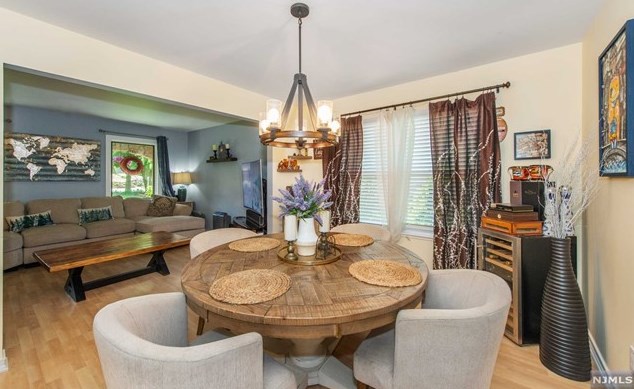 6 Ogden Ter, Kinnelon NJ 07405-1112 exterior