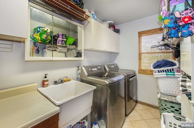 6 Ogden Ter, Kinnelon NJ 07405-1112 exterior