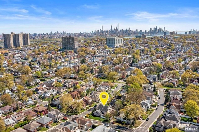 1031 Jassamine Way, West Fort Lee NJ 07024-1524 exterior