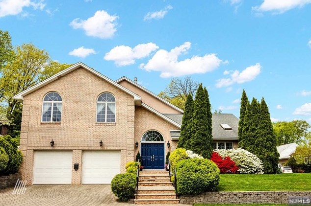 1031 Jassamine Way, West Fort Lee NJ 07024-1524 exterior