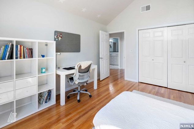 1031 Jassamine Way, West Fort Lee NJ 07024-1524 exterior