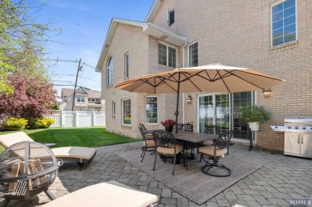 1031 Jassamine Way, West Fort Lee NJ 07024-1524 exterior