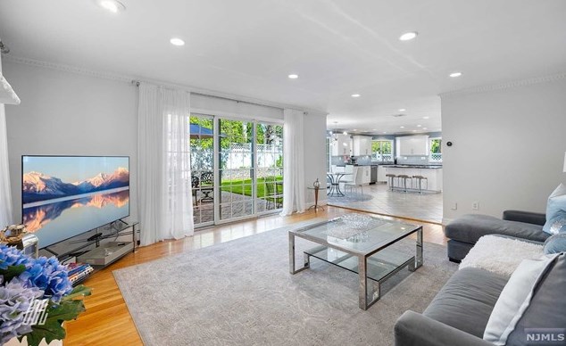 1031 Jassamine Way, West Fort Lee NJ 07024-1524 exterior