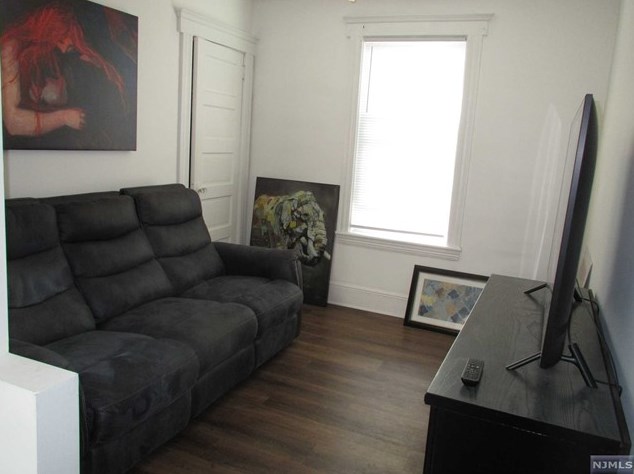 30 Ottawa Ave, Hasbrouck Heights NJ  07604-1409 exterior