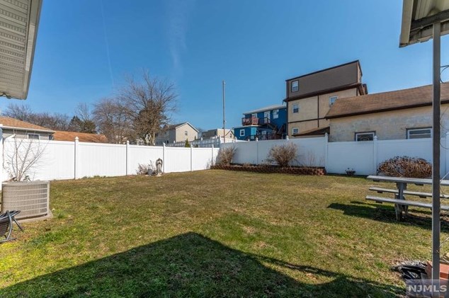 41 Mt Pleasant Ave, West Paterson NJ  07424-2734 exterior
