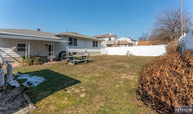41 Mt Pleasant Ave, West Paterson NJ  07424-2734 exterior