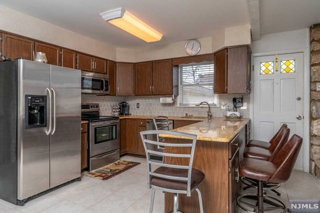 41 Mt Pleasant Ave, West Paterson NJ  07424-2734 exterior