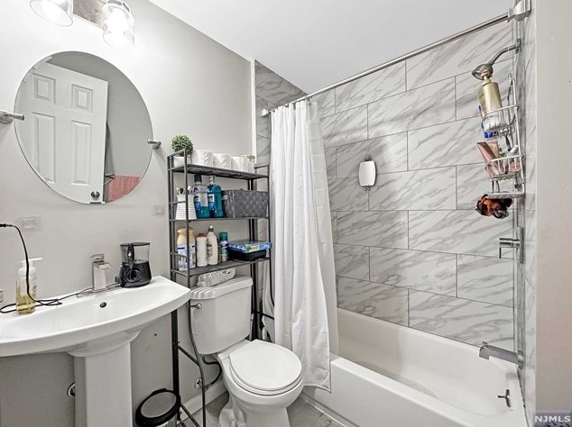 161 St, Union City NJ 07087-5439 exterior