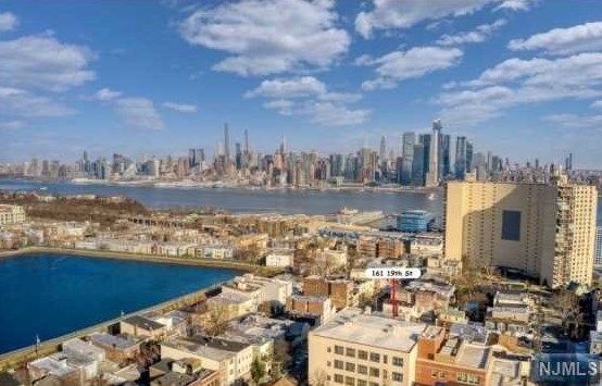 161 St, Union City NJ 07087-5439 exterior