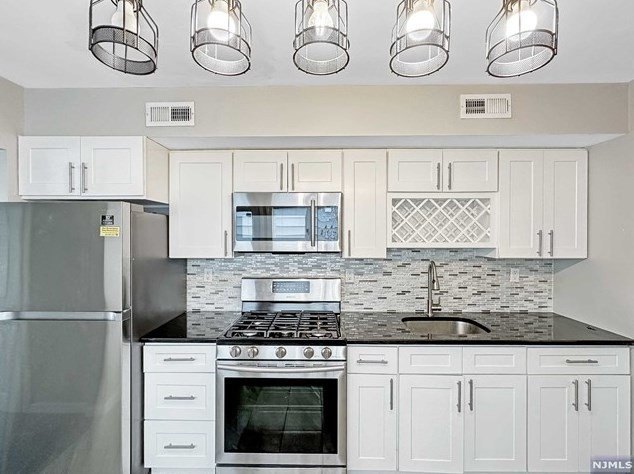 161 St, Union City NJ 07087-5439 exterior