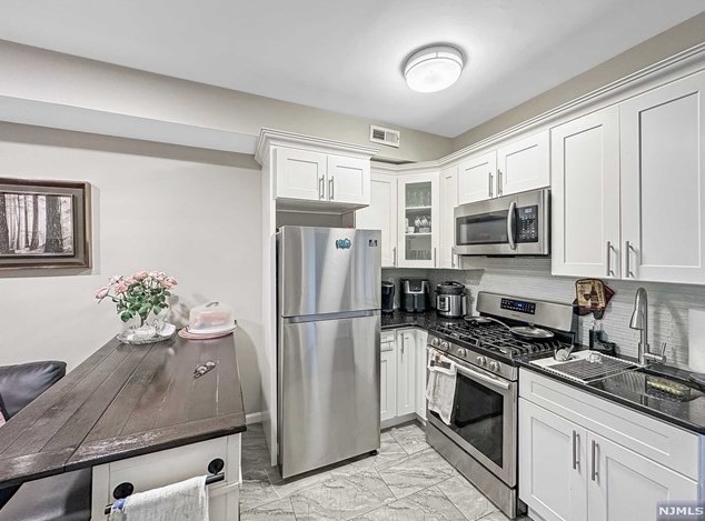 161 St, Union City NJ 07087-5439 exterior