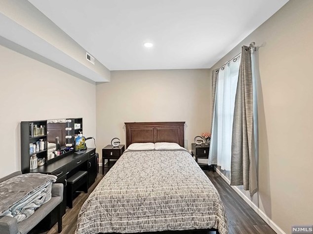 161 St, Union City NJ 07087-5439 exterior