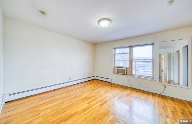 527 Main St, West Fort Lee NJ 07024-2596 exterior