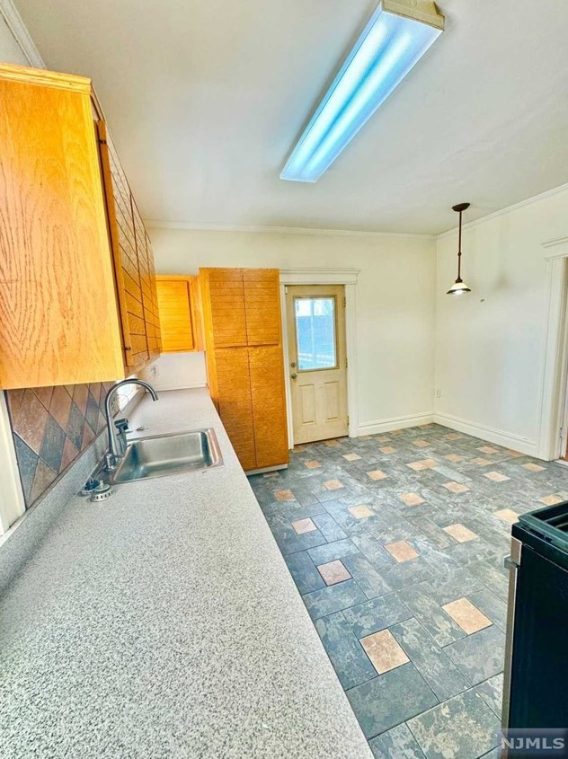 216 Lafayette Ave, Paterson NJ 07506-1903 exterior