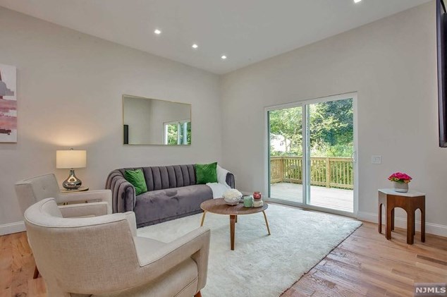 285 Riveredge Rd, Tenafly NJ 07670-1942 exterior