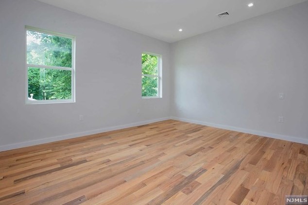 285 Riveredge Rd, Tenafly NJ 07670-1942 exterior