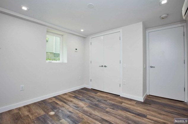 285 Riveredge Rd, Tenafly NJ 07670-1942 exterior