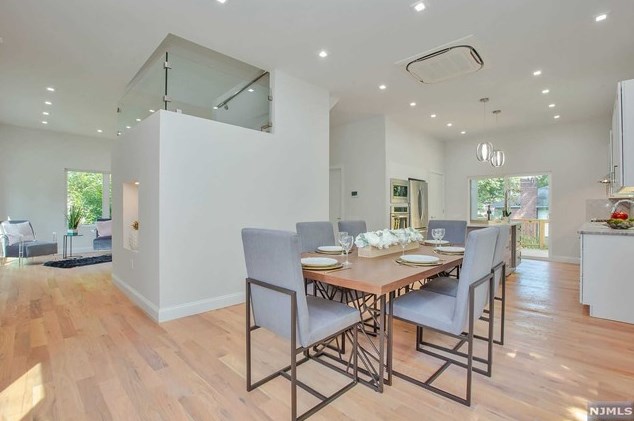 285 Riveredge Rd, Tenafly NJ 07670-1942 exterior