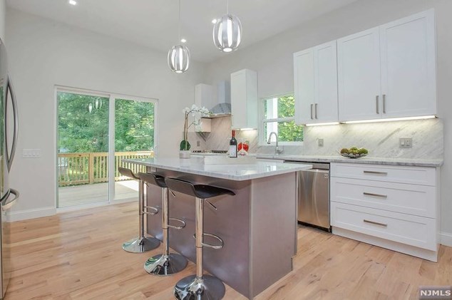 285 Riveredge Rd, Tenafly NJ 07670-1942 exterior