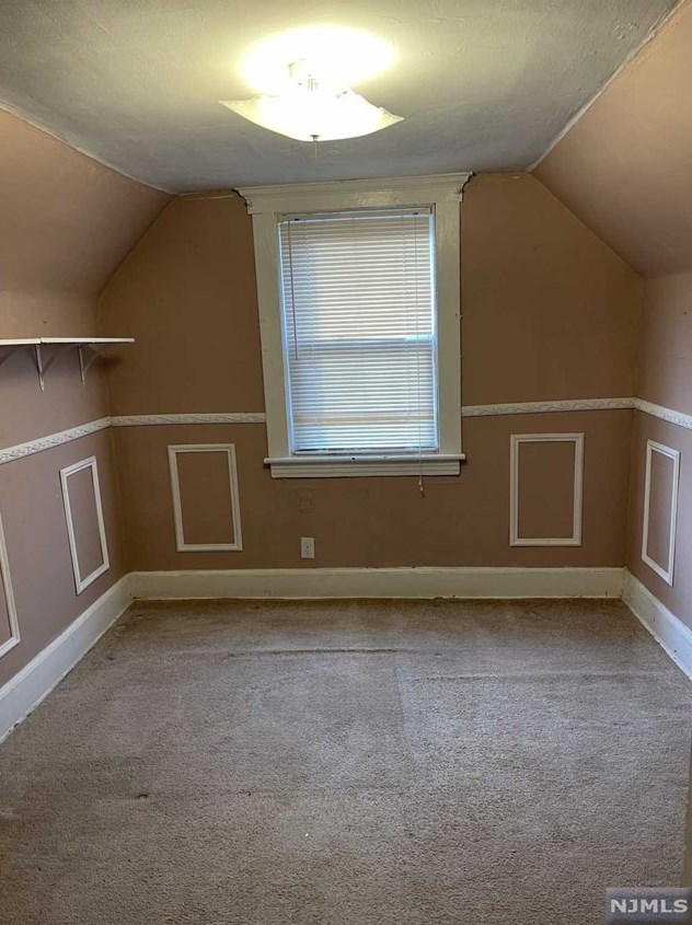 10 Lincoln Pl, Wallington, NJ 07057