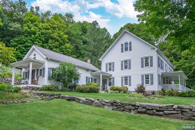 1687 County Rd 565, Wantage NJ 07461-4809 exterior