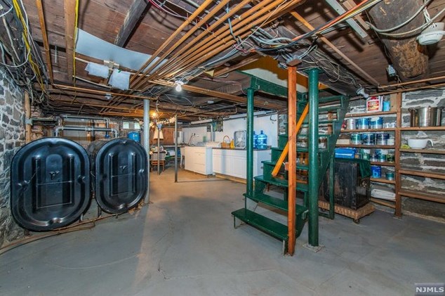 1687 County Rd 565, Wantage NJ 07461-4809 exterior