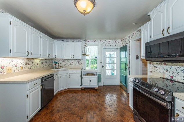 1687 County Rd 565, Wantage NJ 07461-4809 exterior